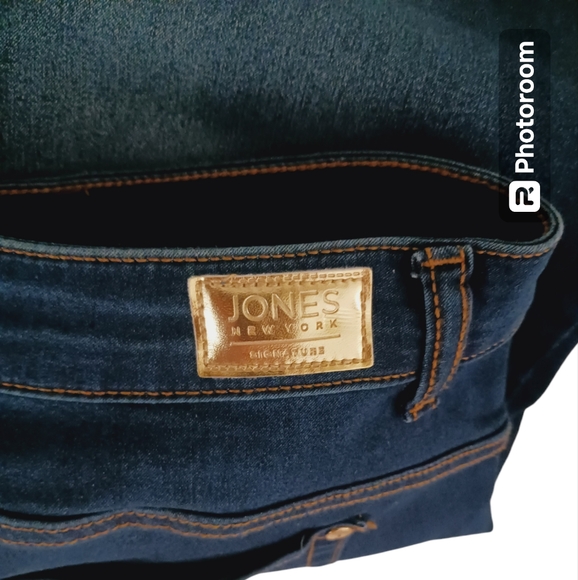 Women's Jones New York Designer Gold Patch Signature Shorts. 14 - Picture 6 of 6